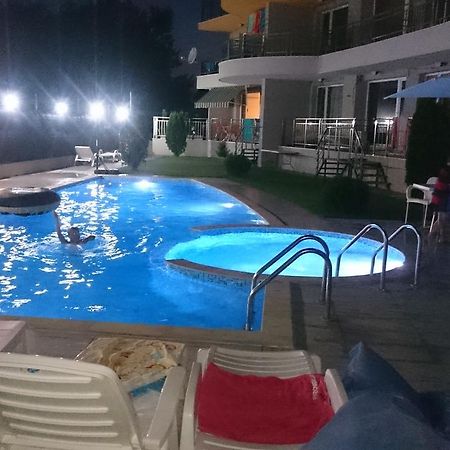 Club Priz Aparthotel Primorsko Buitenkant foto