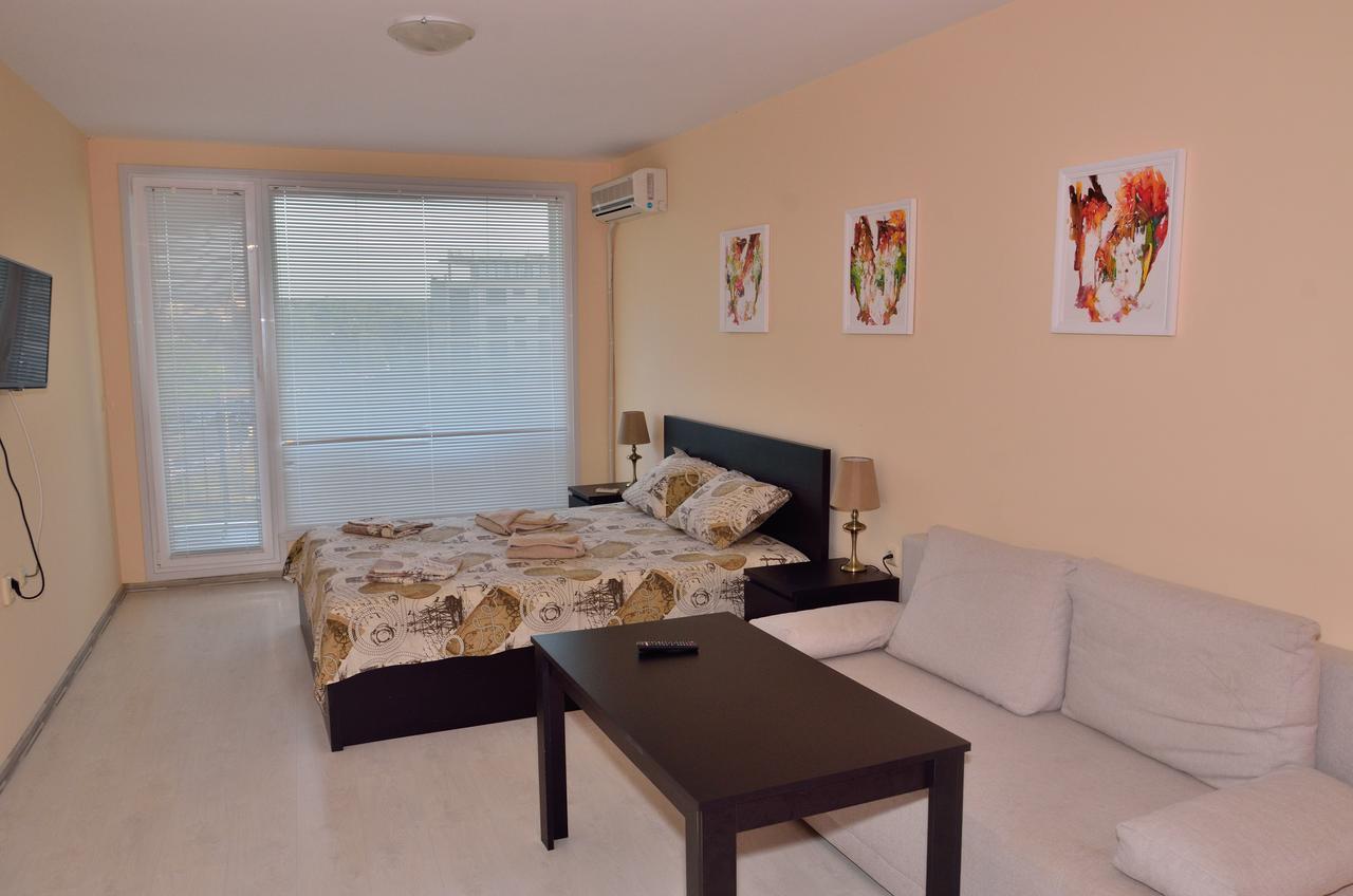 Club Priz Aparthotel Primorsko Buitenkant foto