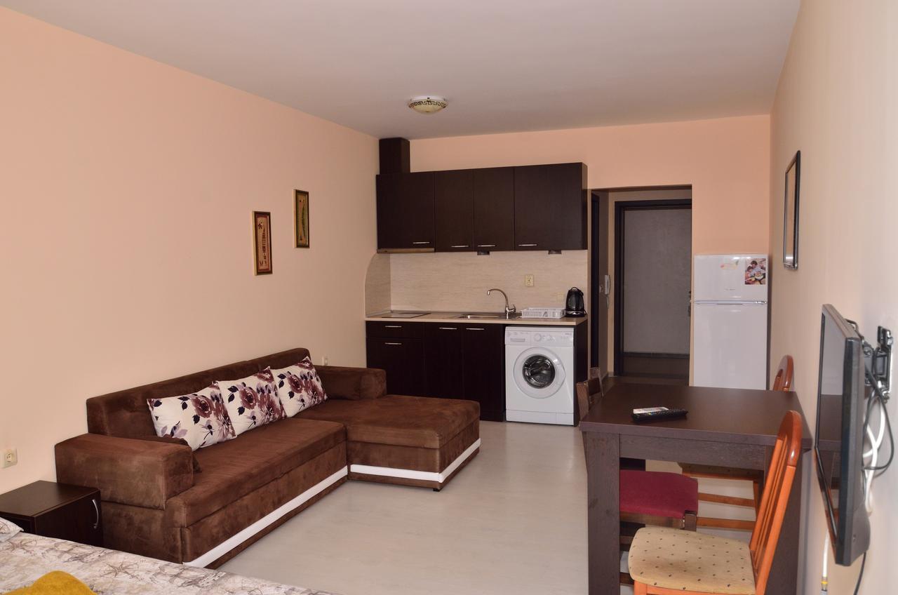 Club Priz Aparthotel Primorsko Buitenkant foto