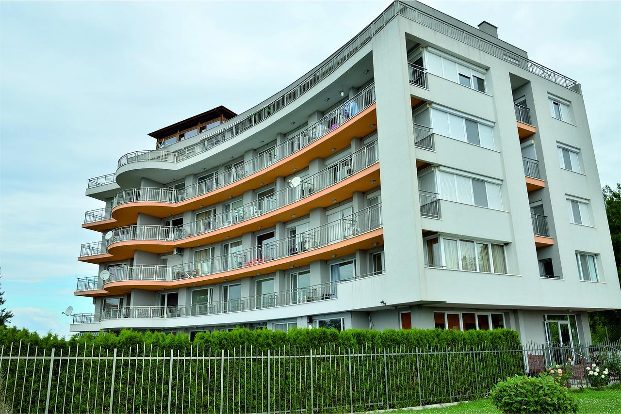 Club Priz Aparthotel Primorsko Buitenkant foto