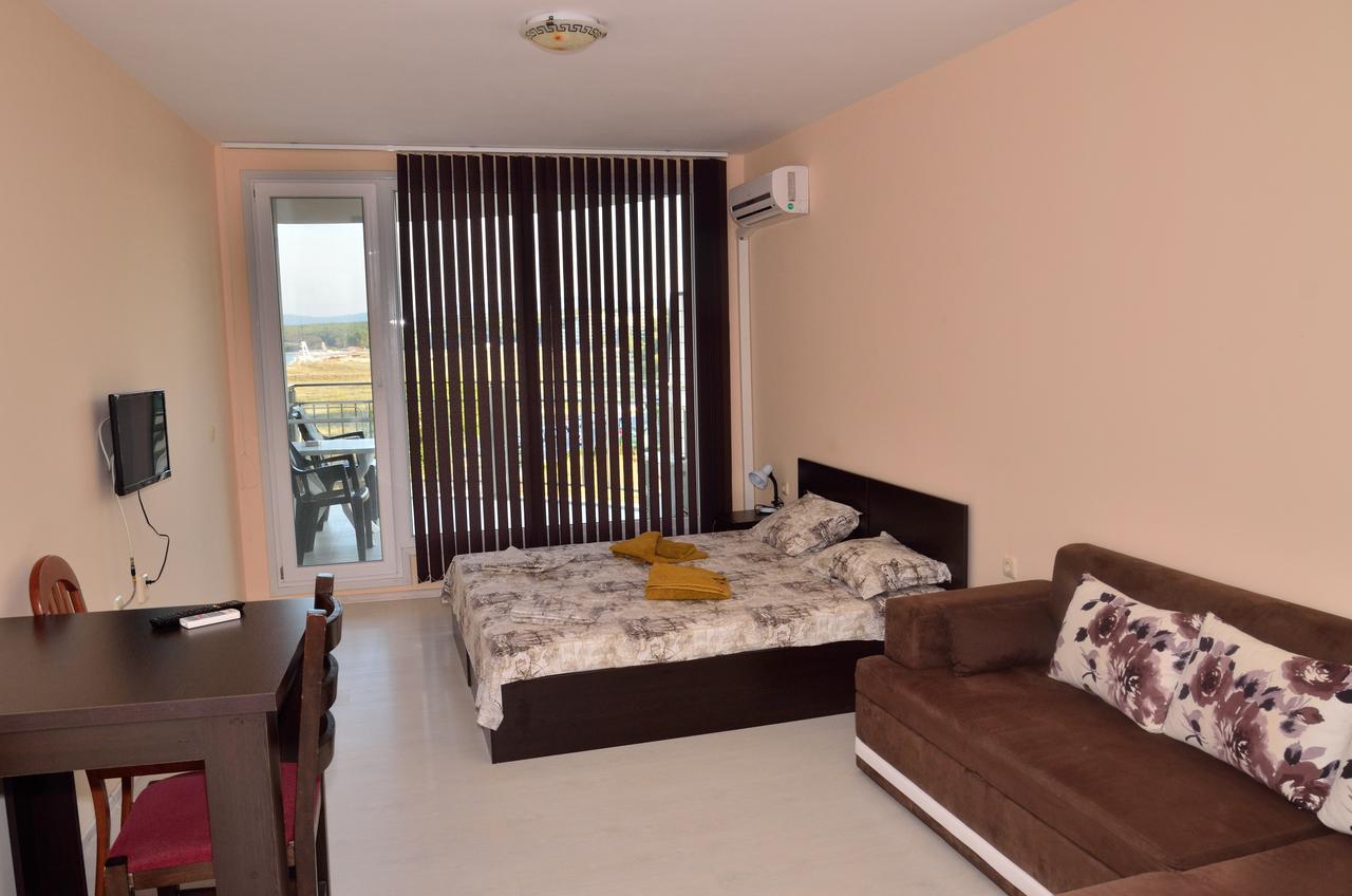 Club Priz Aparthotel Primorsko Buitenkant foto