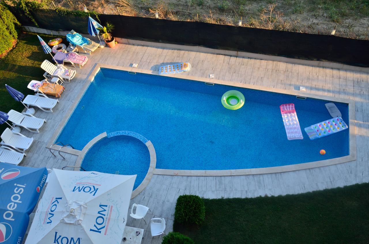 Club Priz Aparthotel Primorsko Buitenkant foto