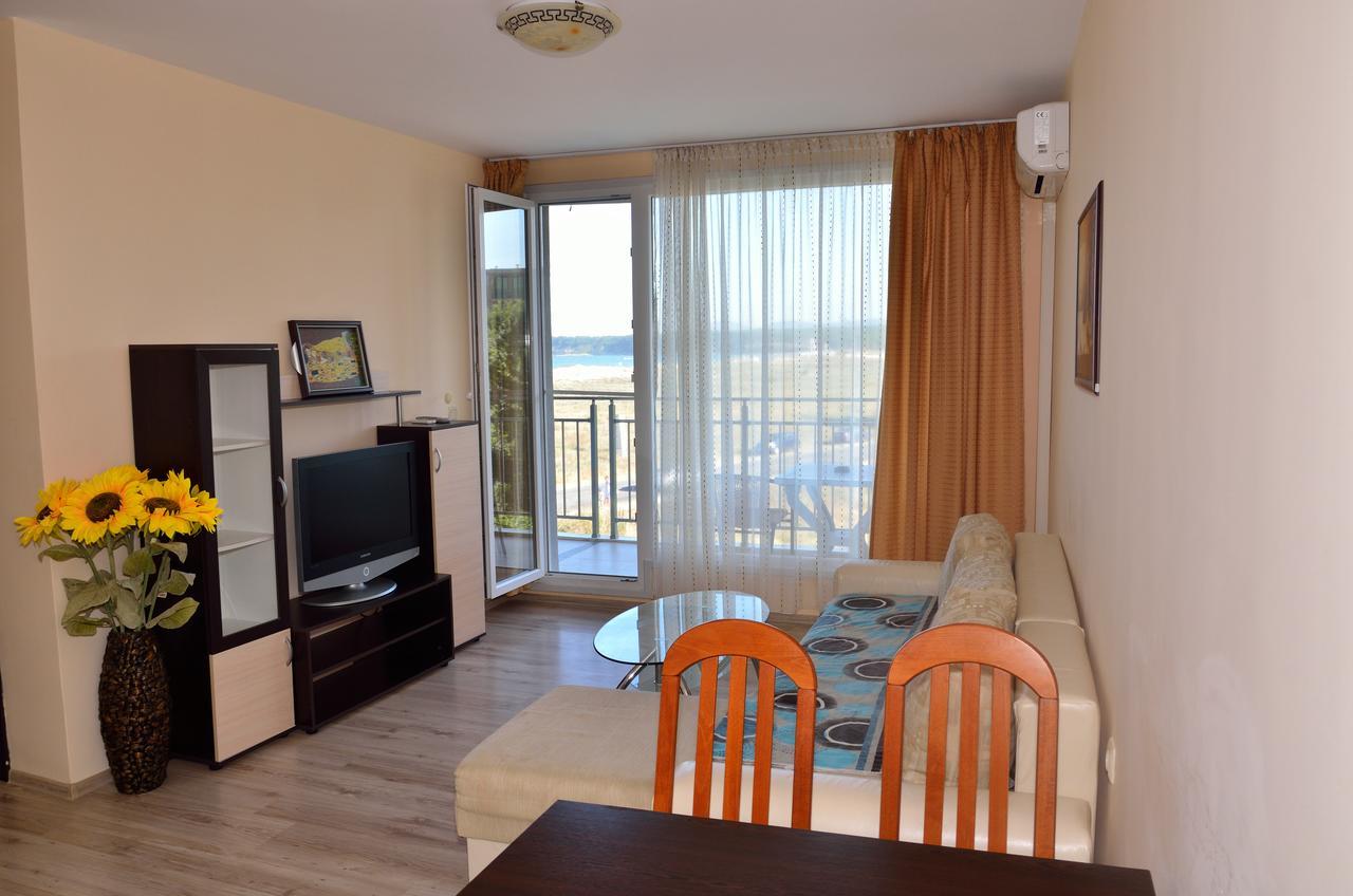 Club Priz Aparthotel Primorsko Buitenkant foto