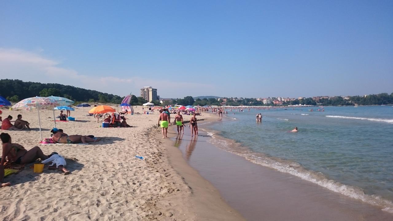 Club Priz Aparthotel Primorsko Buitenkant foto