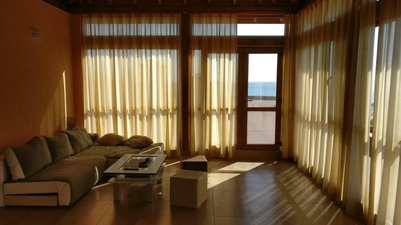 Club Priz Aparthotel Primorsko Buitenkant foto