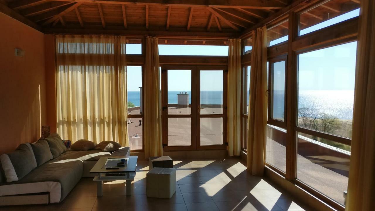 Club Priz Aparthotel Primorsko Buitenkant foto
