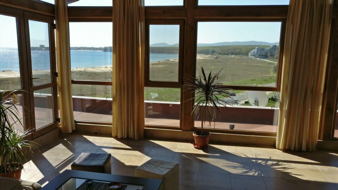 Club Priz Aparthotel Primorsko Buitenkant foto