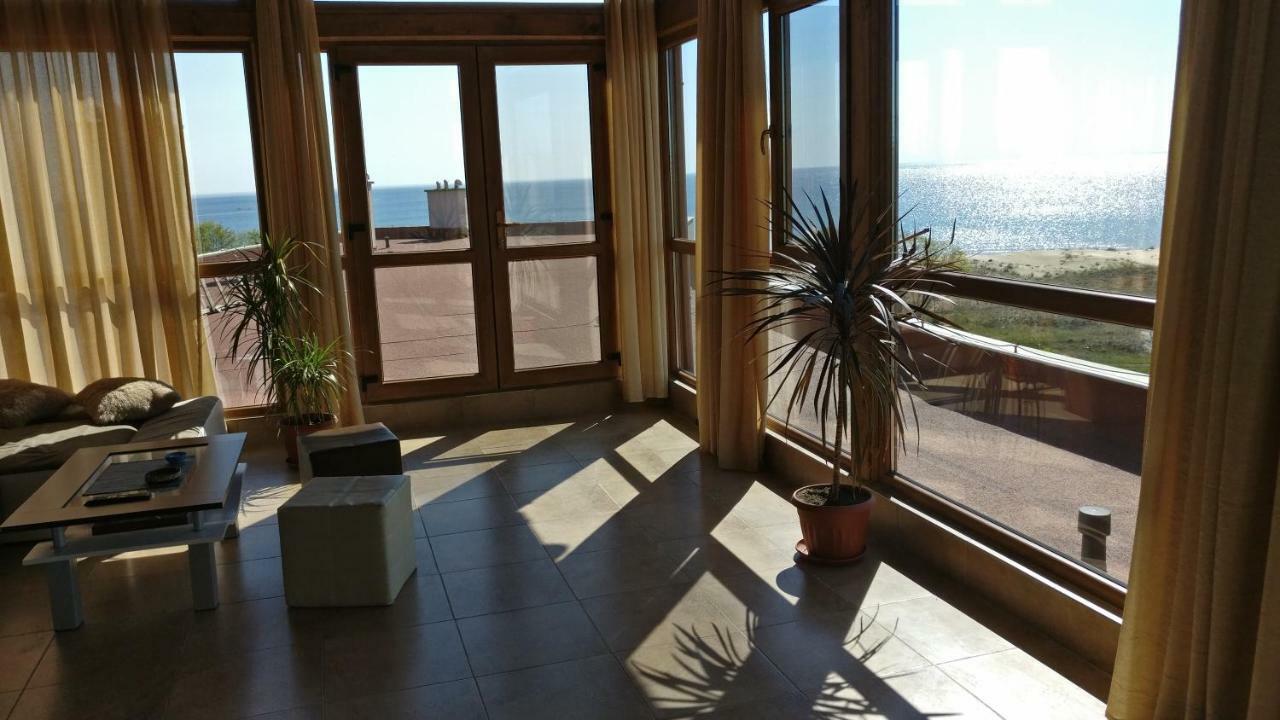 Club Priz Aparthotel Primorsko Buitenkant foto