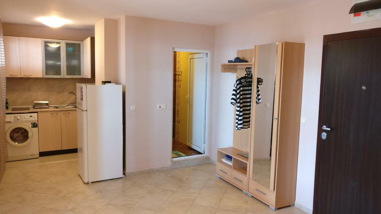 Club Priz Aparthotel Primorsko Buitenkant foto